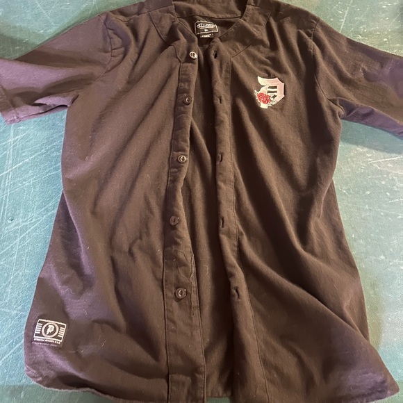 button up - Picture 2 of 3